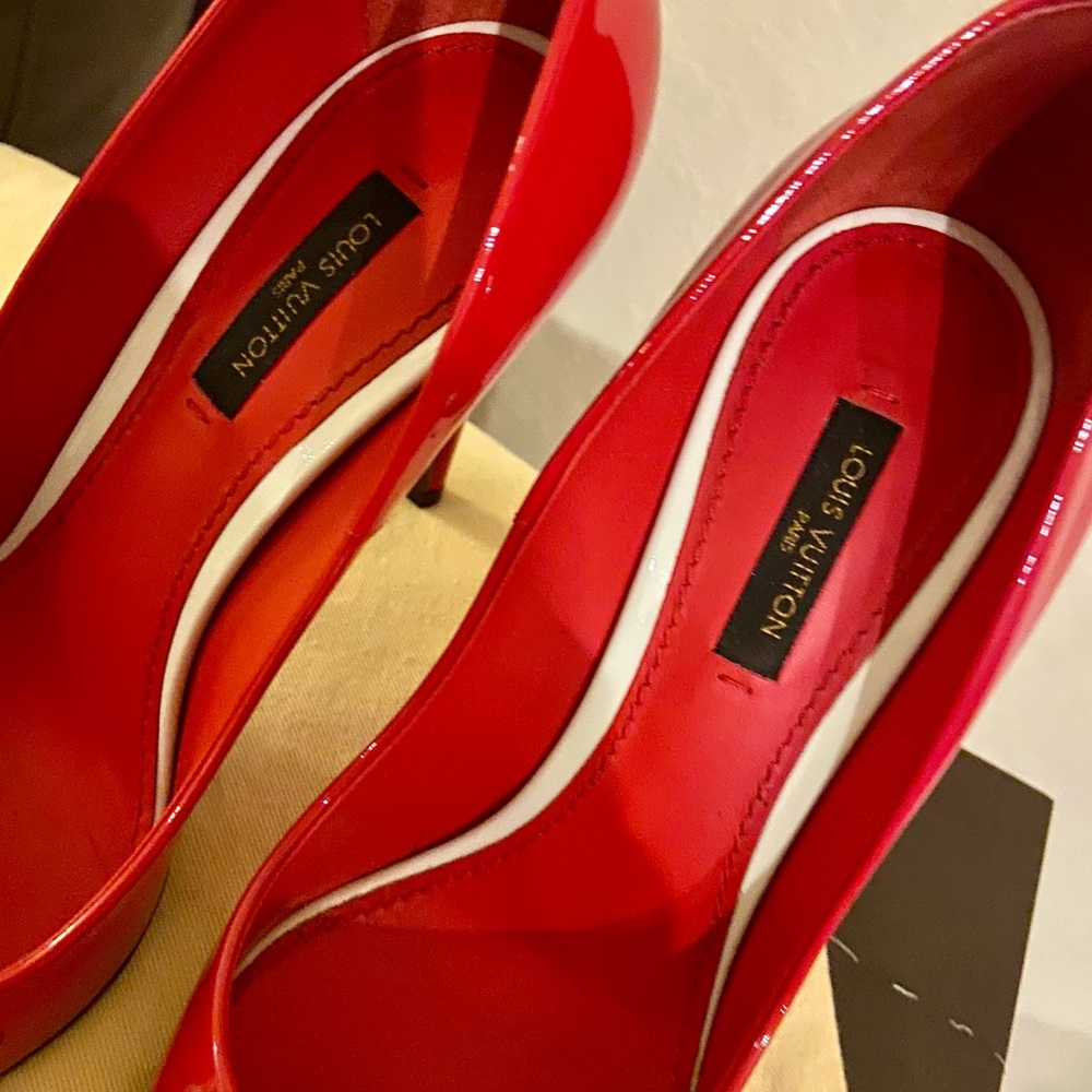 🔥Louis Vuitton Red Pumps🔥 - Picture 3 of 10